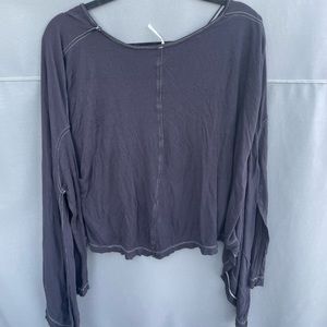 Free People black long sleeve flowy top size small. A great basic. Very soft!